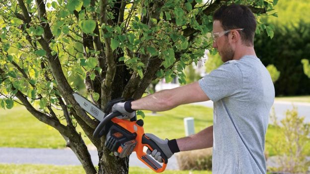 BLACK+DECKER MAX Cordless LCS1020 Chainsaw