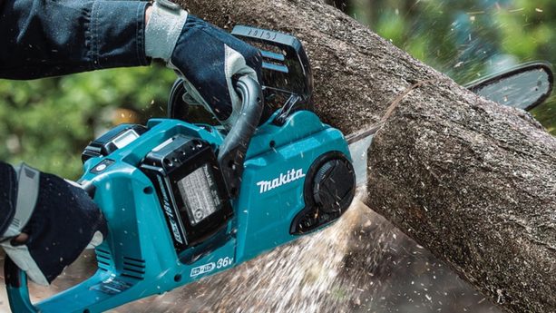 Makita Brushless Cordless XCU03PT1 Chainsaw