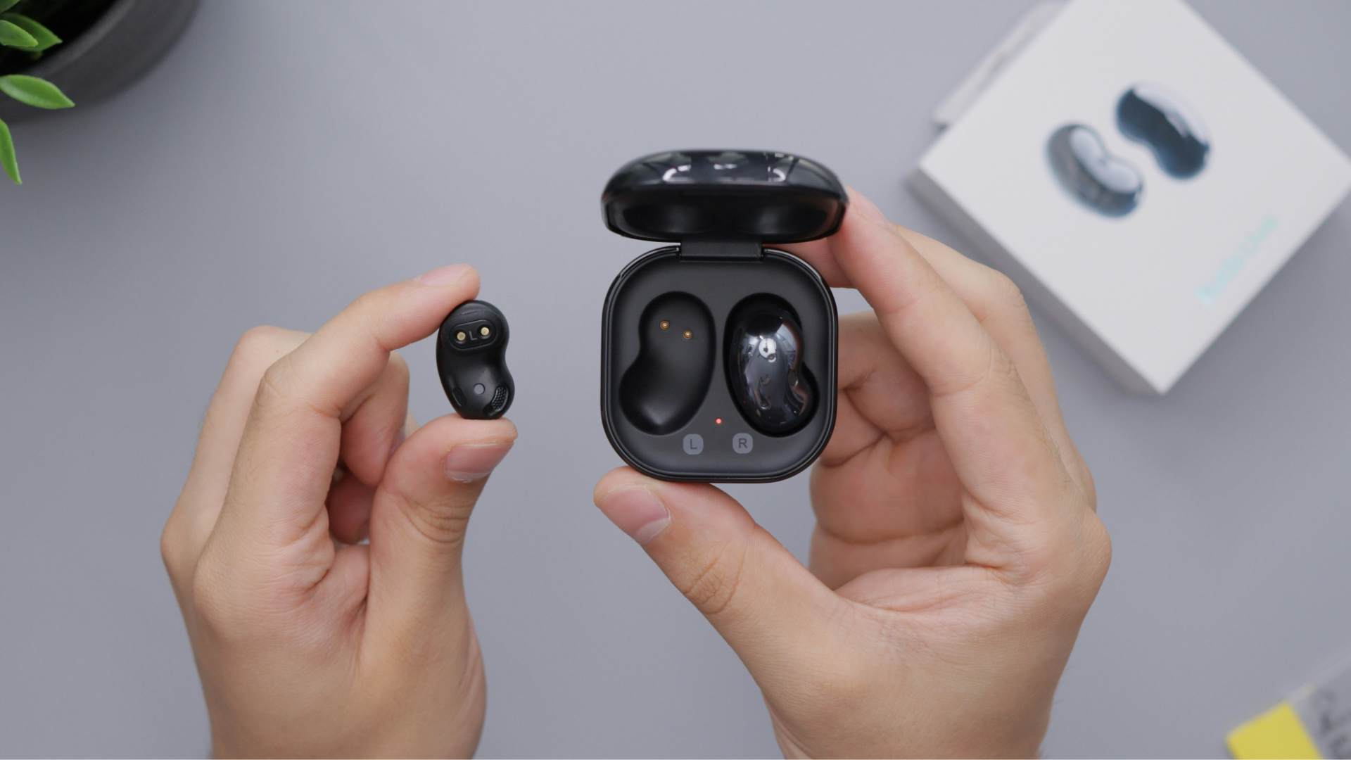 How to Use Wireless Earbuds Hero